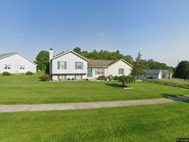 1,702 sf 3 bedroom 2 bath home with 60 x 30 attached 4-car finished garage with lift
